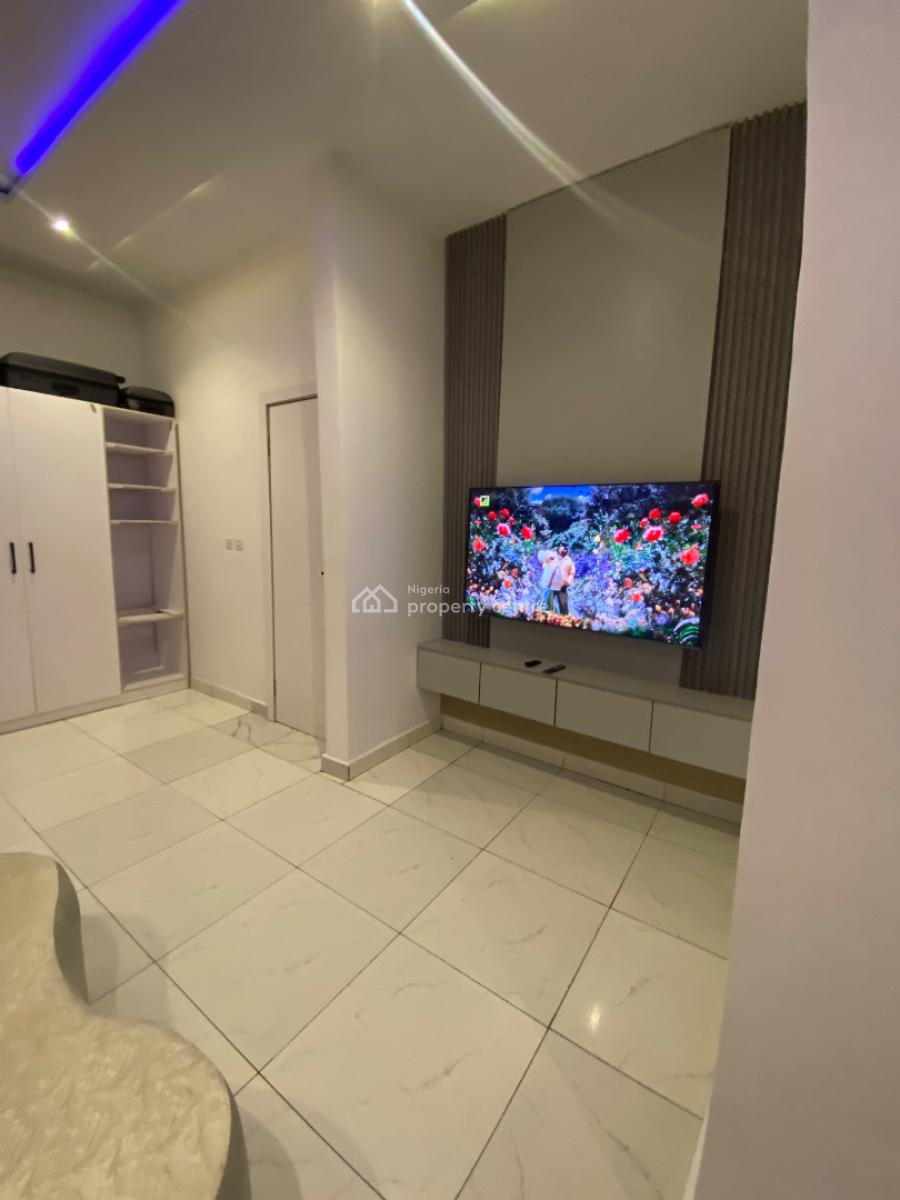 Luxurious Master Bedroom Available for Monthly Stay, Lekki Palm City Estate, Ajah, Lagos, Terraced Duplex Short Let