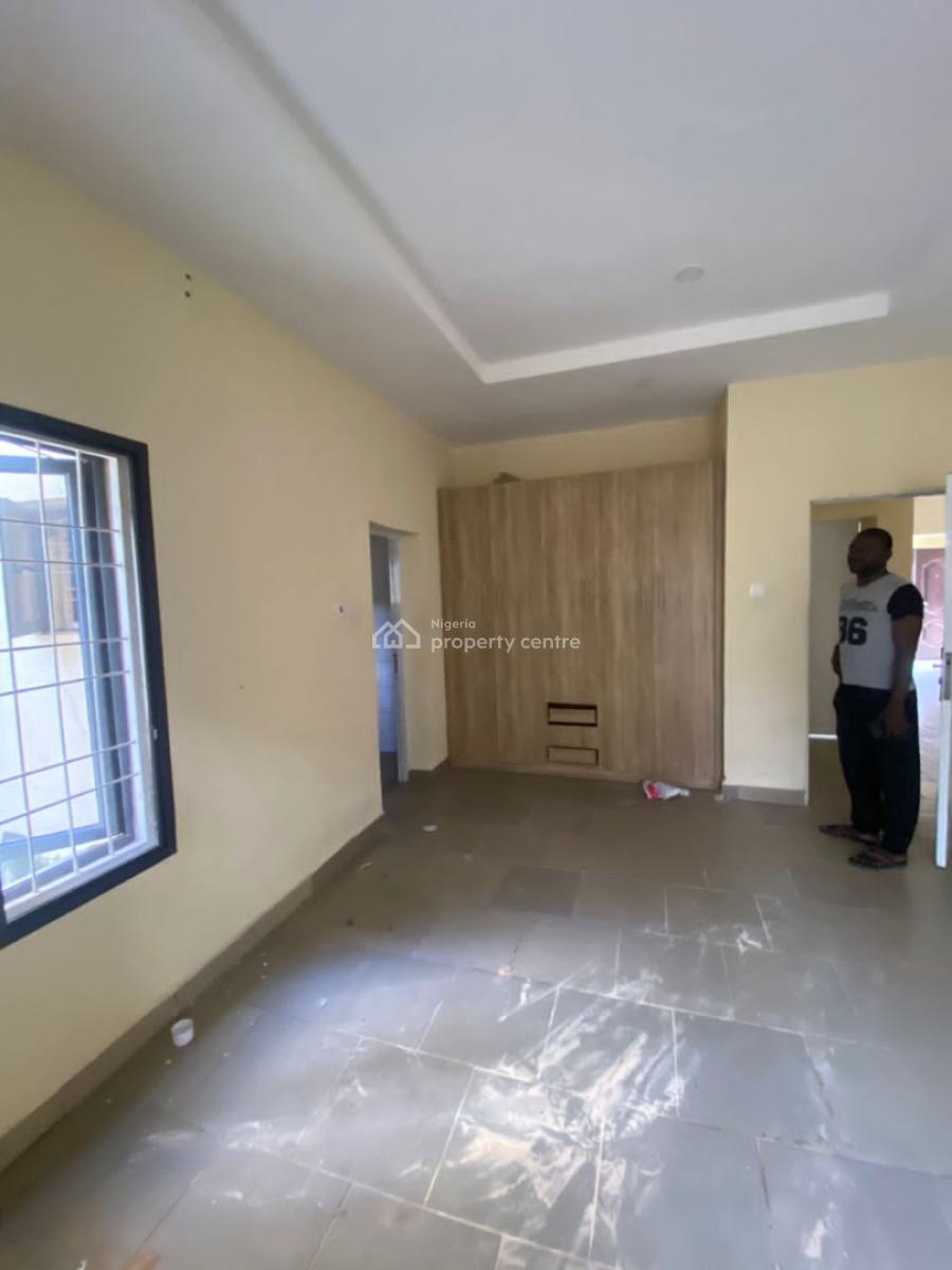 Well Built 2 Bedrooms Flat, Gilmor Area, Jahi, Abuja, Flat / Apartment for Rent