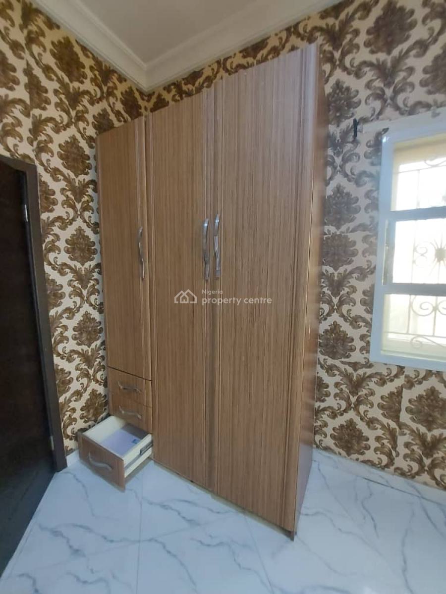 Serviced 2 Bedroom Apartment, an Estate at Chevron, Lekki, Lagos, Flat / Apartment for Rent