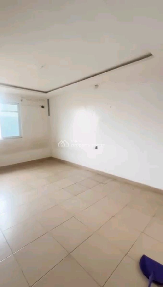 a Standard and Very Spacious Roomself Contain, Upstairs with Personal, Off Market Street, Shomolu, Lagos, Self Contain (single Rooms) for Rent