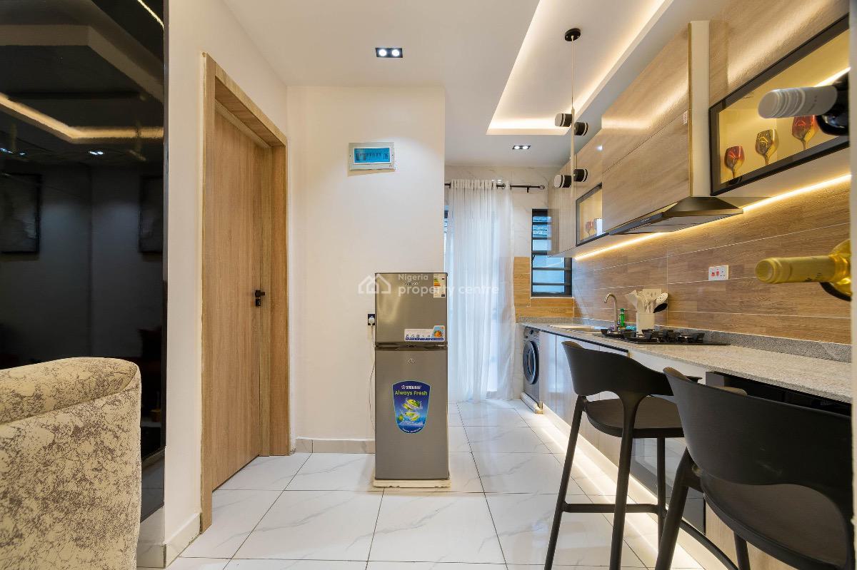 Cozy and Comfortable 1 Bedroom Apartment with Ps5, Ologolo, Lekki, Lagos, Flat / Apartment Short Let