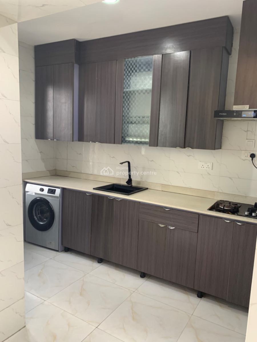 Luxury 2 Bedroom Flat Upper Floor, Mobil Road Ilaje, Ajah, Lagos, Flat / Apartment for Rent