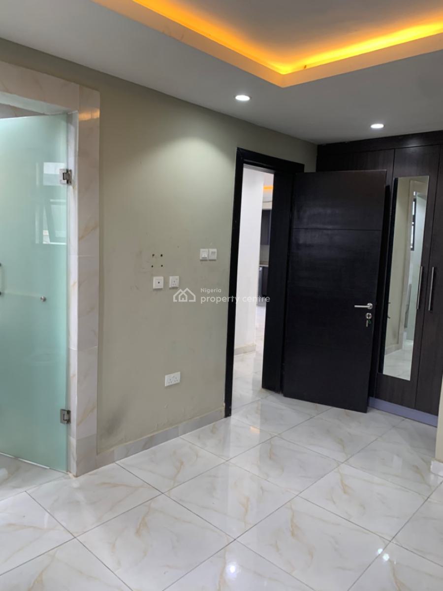 Luxury 2 Bedroom Flat Upper Floor, Mobil Road Ilaje, Ajah, Lagos, Flat / Apartment for Rent