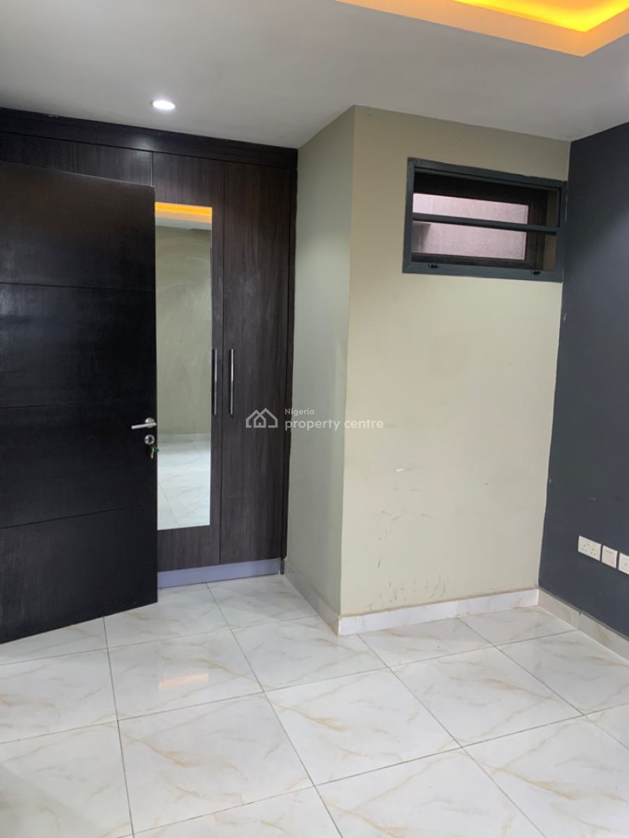 Luxury 2 Bedroom Flat Upper Floor, Mobil Road Ilaje, Ajah, Lagos, Flat / Apartment for Rent