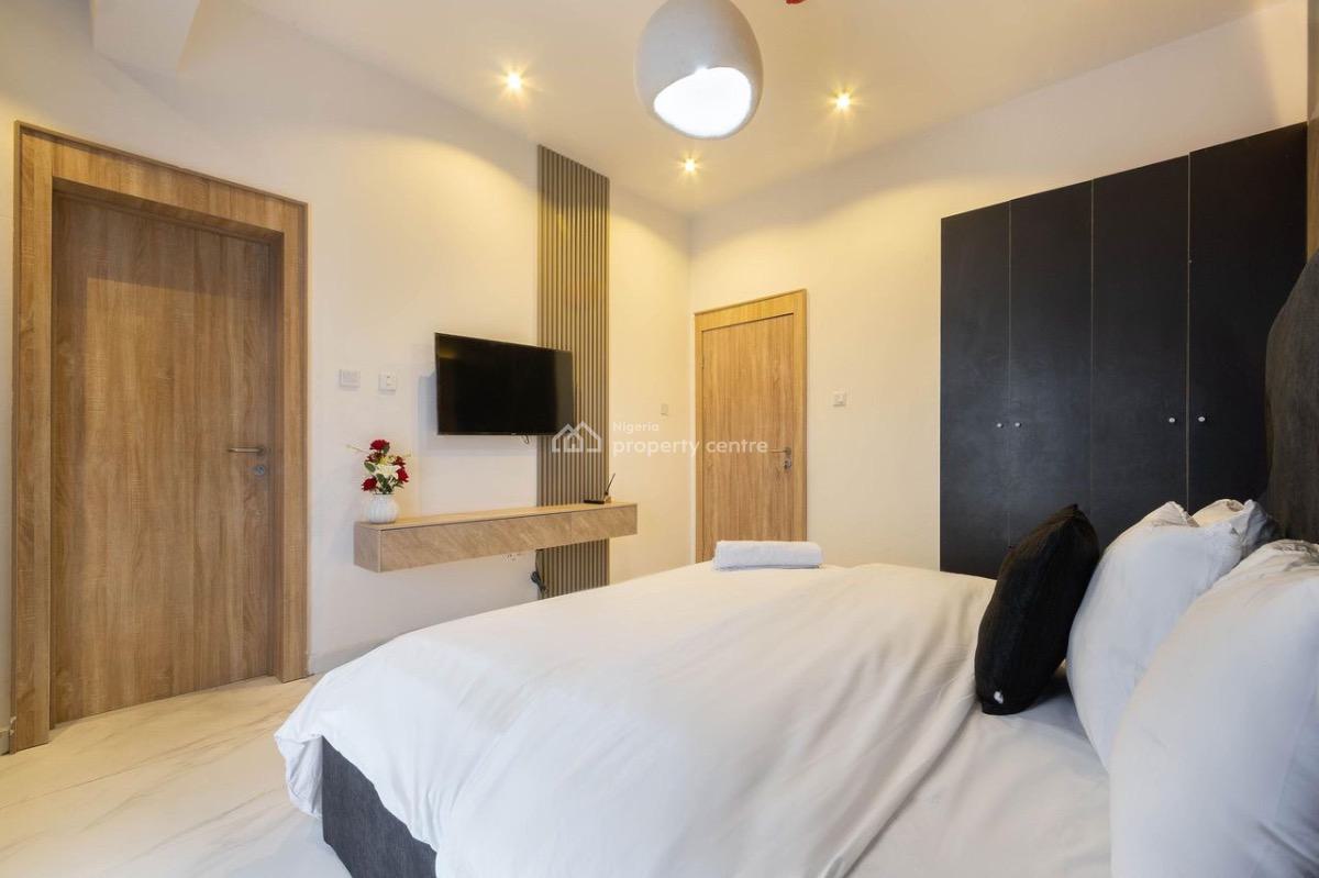 Massive Investment Breif 2 Bedroom Apartment Available, Lekki Phase 1, Lekki, Lagos, Flat / Apartment for Sale