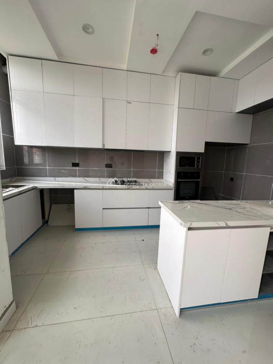 2 Bedroom Apartment with a Bq, Lekki Phase 1, Lekki, Lagos, Block of Flats for Sale