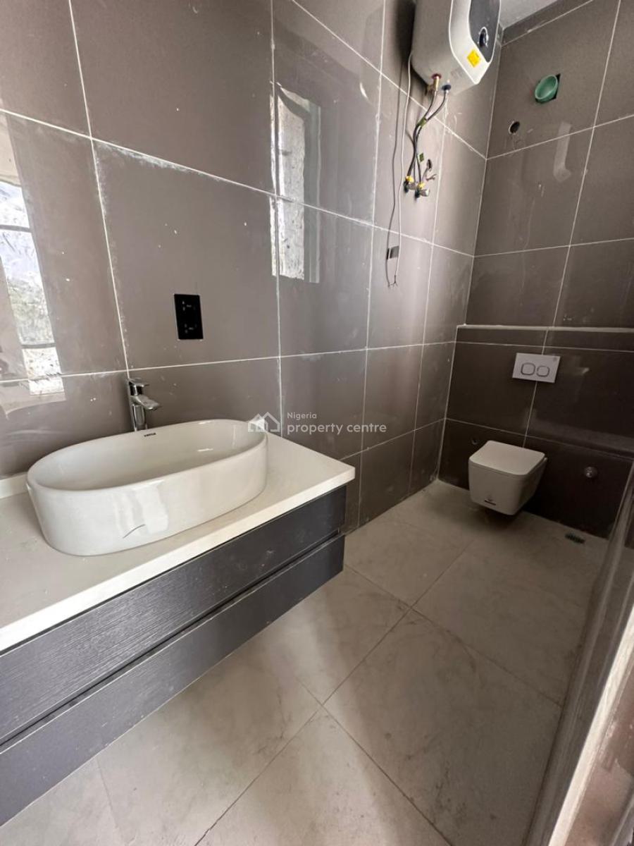 2 Bedroom Apartment with a Bq, Lekki Phase 1, Lekki, Lagos, Block of Flats for Sale