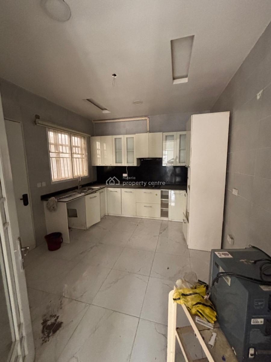 2 Bedroom Apartment, Lekki Phase 1, Lekki Phase 1, Lekki, Lagos, Block of Flats for Sale