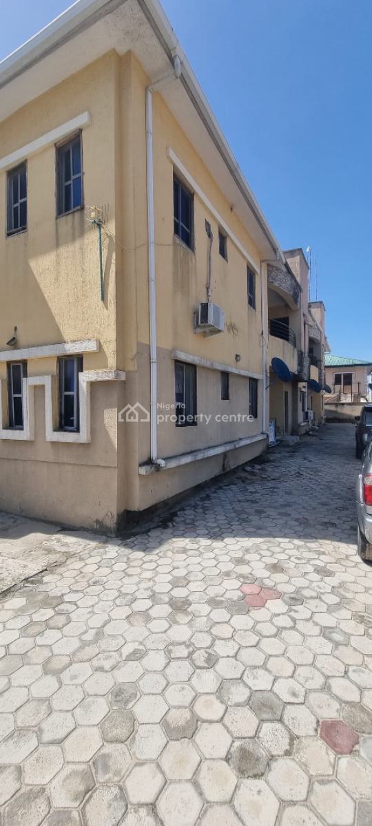 Exceptional Block of 6 Flats in Ogombo- Ajah, Ogombo, Ajah, Lagos, Block of Flats for Sale