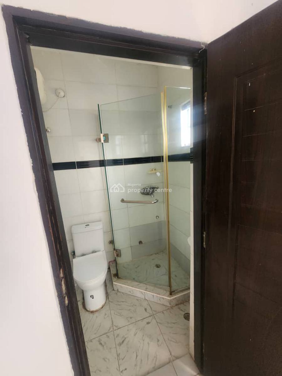 Luxury and Massive Single Bedroom Apartment Upstairs,fully Serviced!, Hardwood Court(5) Orchid Road Lekki, Lekki Expressway, Lekki, Lagos, Self Contain (single Rooms) for Rent