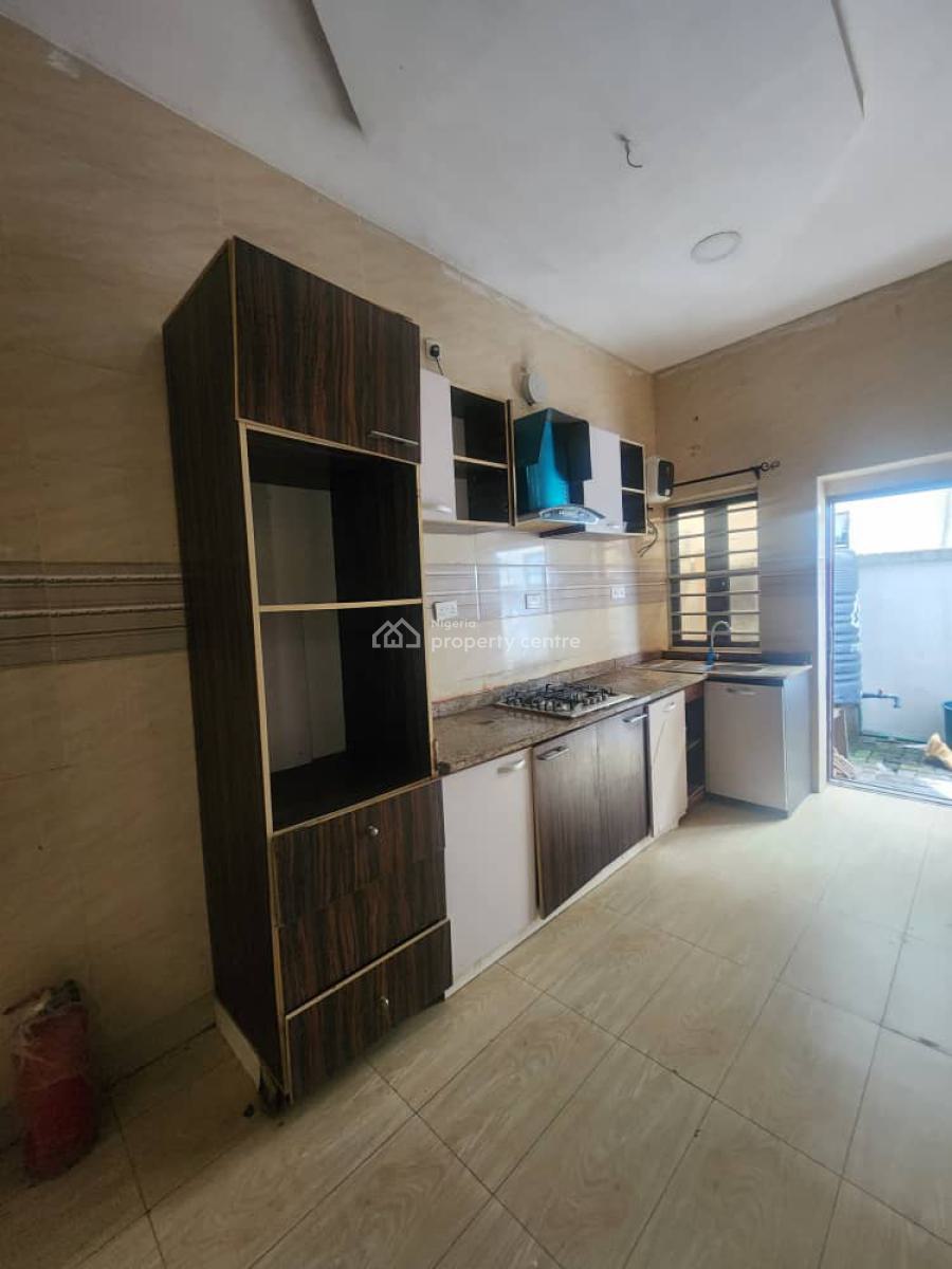Luxury and Massive Single Bedroom Apartment Upstairs,fully Serviced!, Hardwood Court(5) Orchid Road Lekki, Lekki Expressway, Lekki, Lagos, Self Contain (single Rooms) for Rent