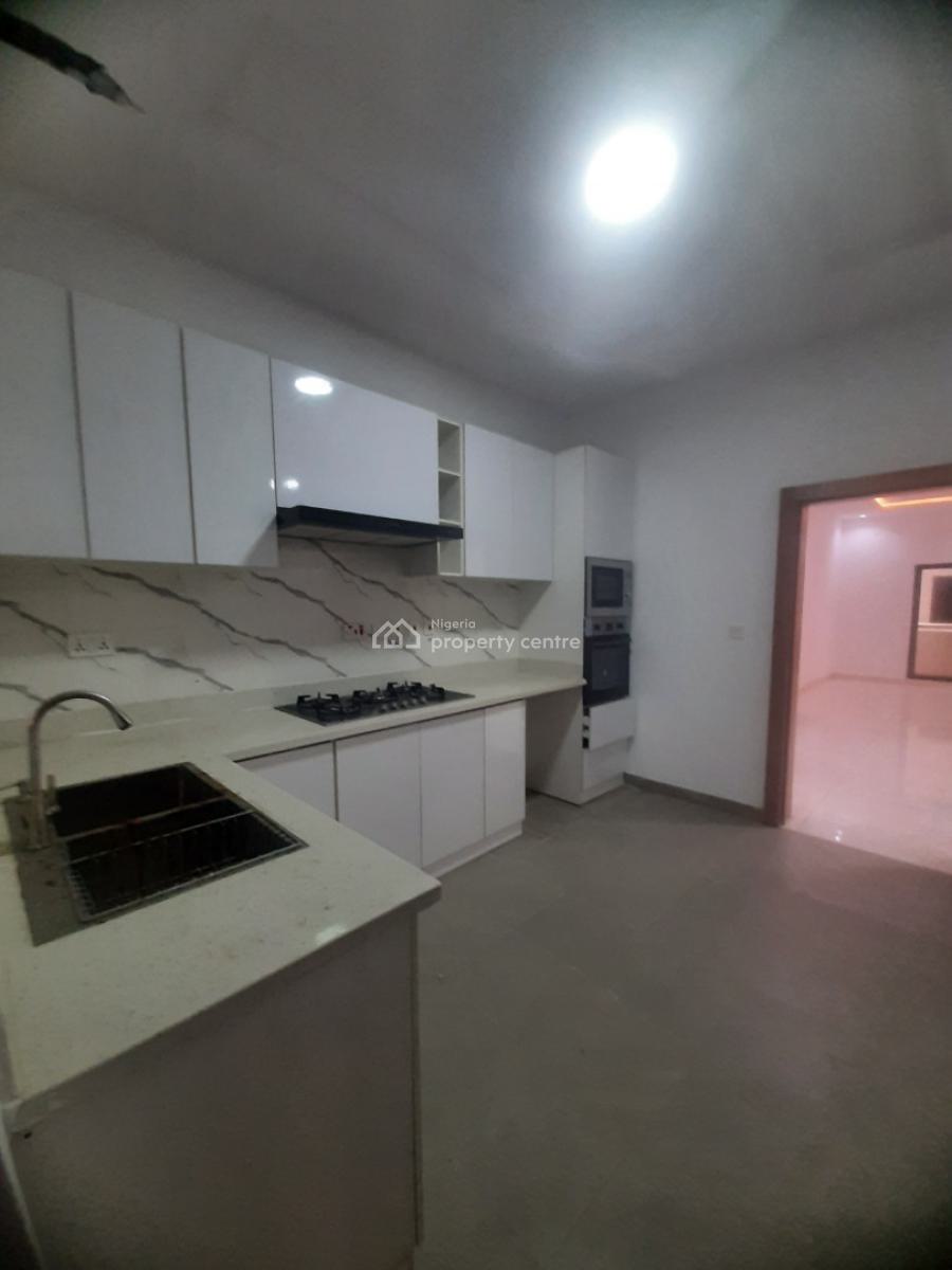 Well-finished and Serviced with 24/7 Power Supply 3 Bedroom En-suite F, Lekki Phase 1, Lekki, Lagos, Flat / Apartment for Sale