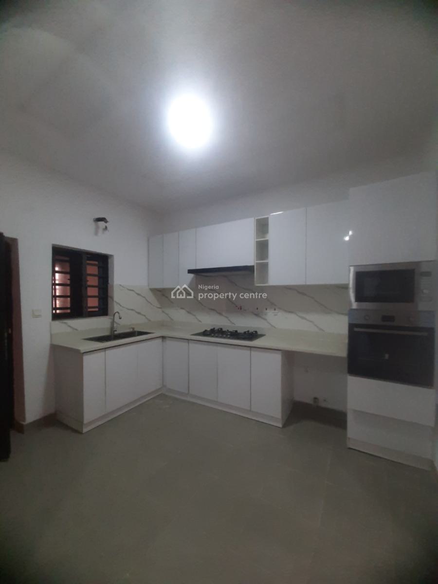 Well-finished and Serviced with 24/7 Power Supply 3 Bedroom En-suite F, Lekki Phase 1, Lekki, Lagos, Flat / Apartment for Sale