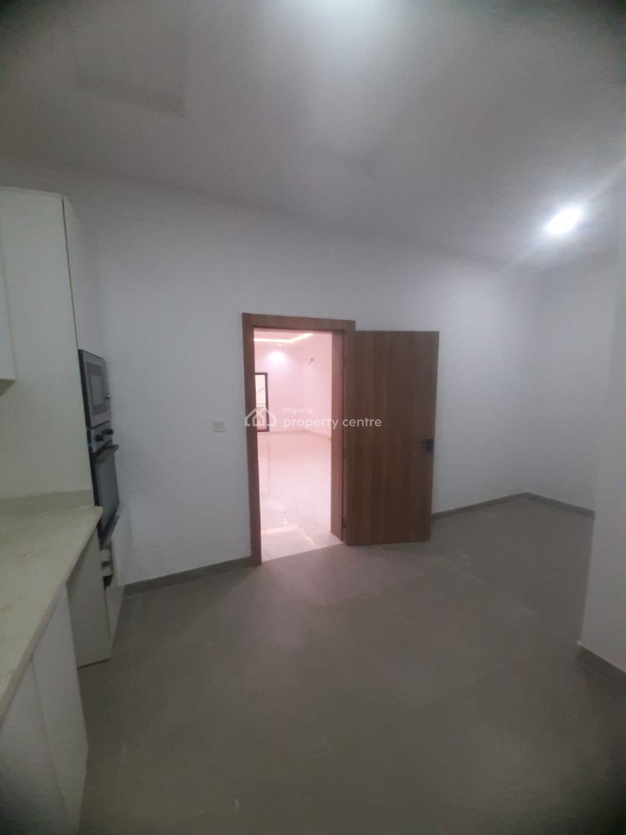 Well-finished and Serviced with 24/7 Power Supply 3 Bedroom En-suite F, Lekki Phase 1, Lekki, Lagos, Flat / Apartment for Sale