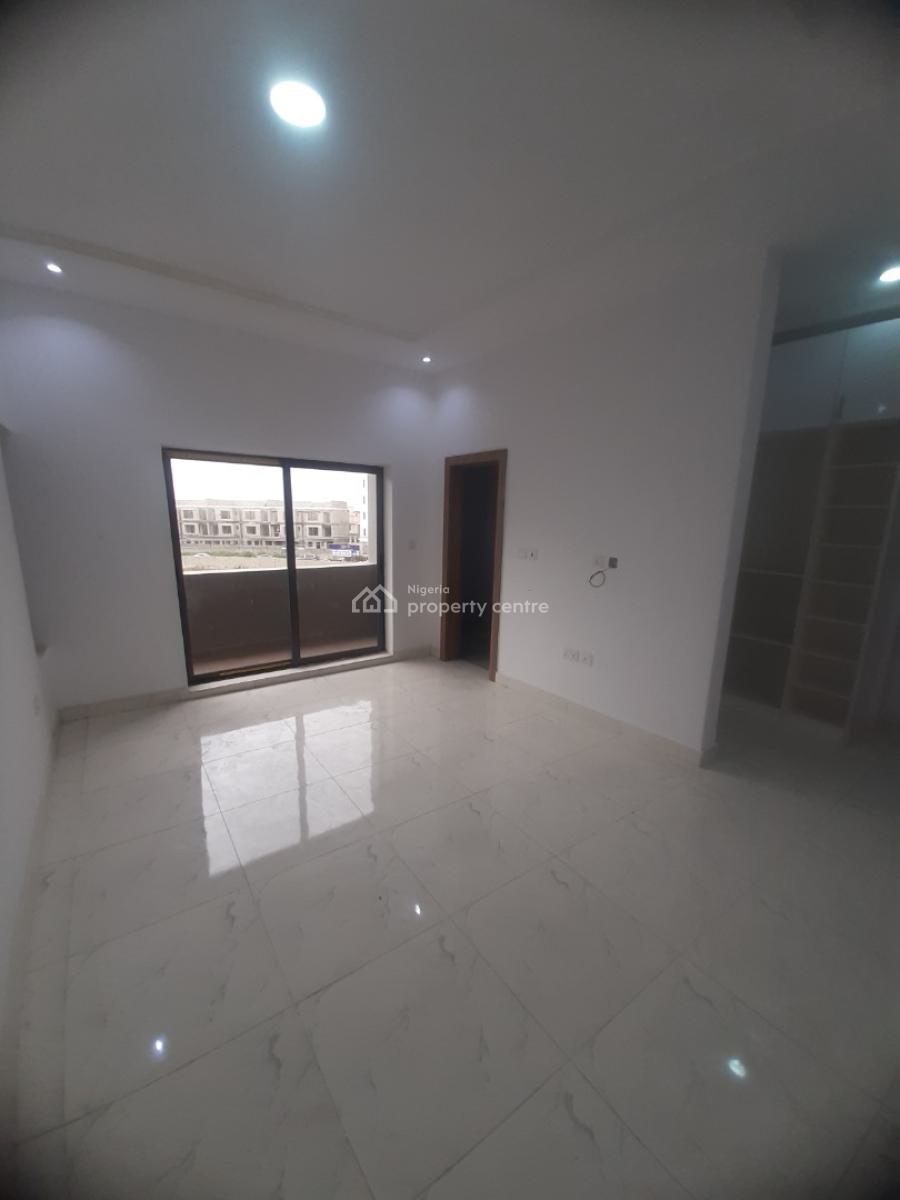 Well-finished and Serviced with 24/7 Power Supply 3 Bedroom En-suite F, Lekki Phase 1, Lekki, Lagos, Flat / Apartment for Sale