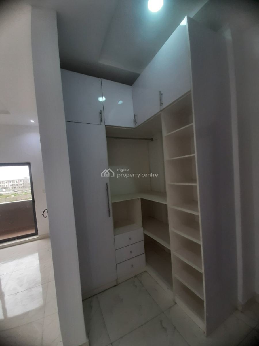 Well-finished and Serviced with 24/7 Power Supply 3 Bedroom En-suite F, Lekki Phase 1, Lekki, Lagos, Flat / Apartment for Sale