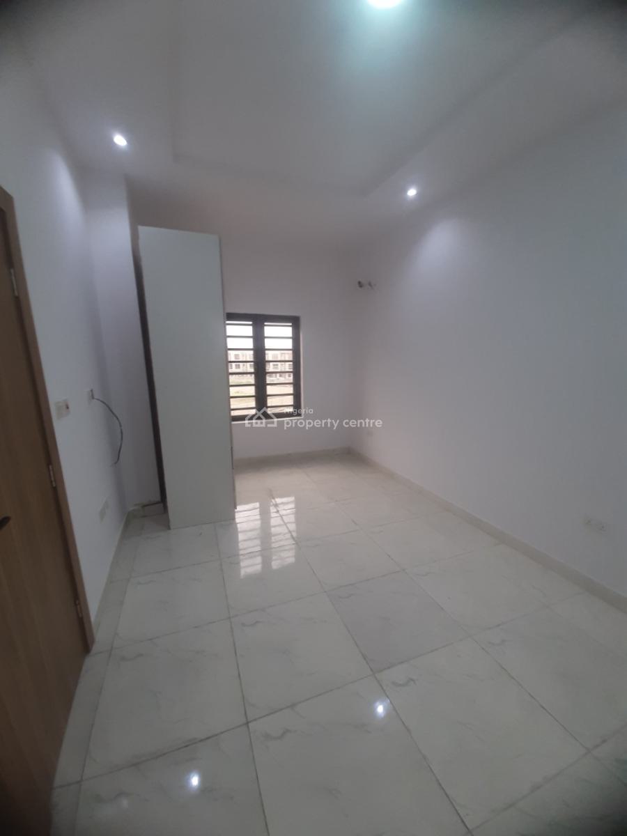 Well-finished and Serviced with 24/7 Power Supply 3 Bedroom En-suite F, Lekki Phase 1, Lekki, Lagos, Flat / Apartment for Sale