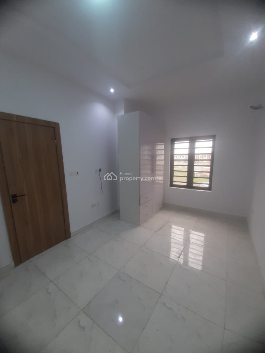 Well-finished and Serviced with 24/7 Power Supply 3 Bedroom En-suite F, Lekki Phase 1, Lekki, Lagos, Flat / Apartment for Sale