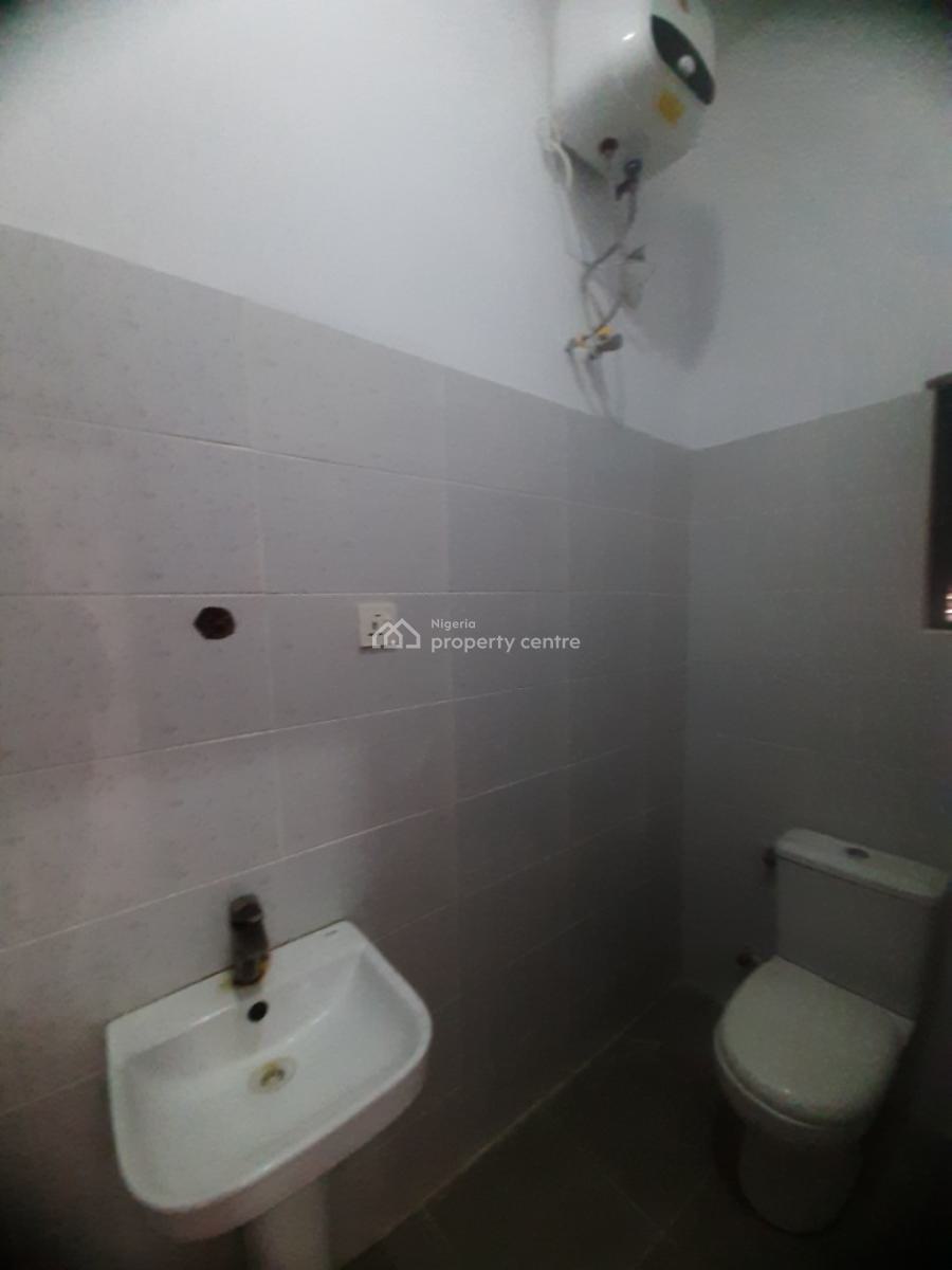 Well-finished and Serviced with 24/7 Power Supply 3 Bedroom En-suite F, Lekki Phase 1, Lekki, Lagos, Flat / Apartment for Sale