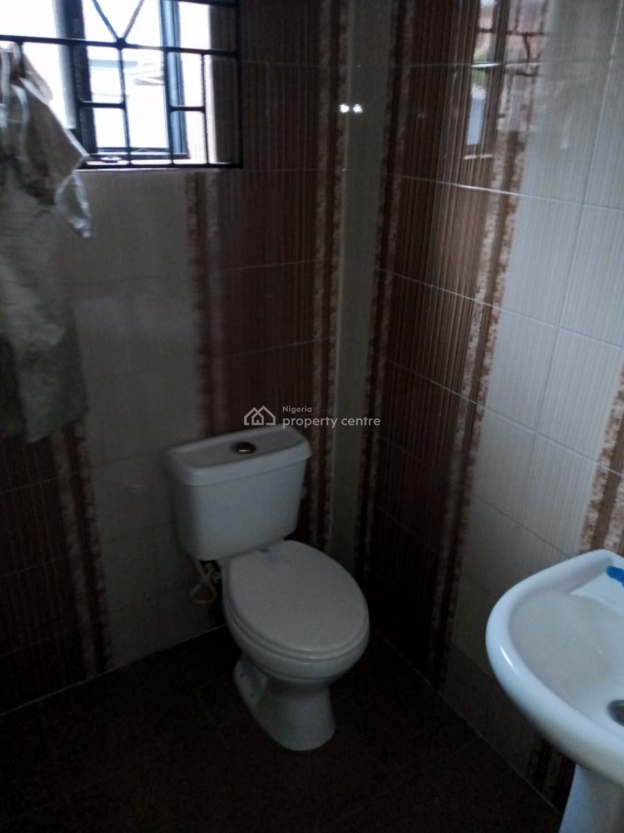 a Clean & Decent 3 Bedroom Flat Apartment, Magodo Phase 1, Gra Phase 1, Magodo, Lagos, Flat / Apartment for Rent