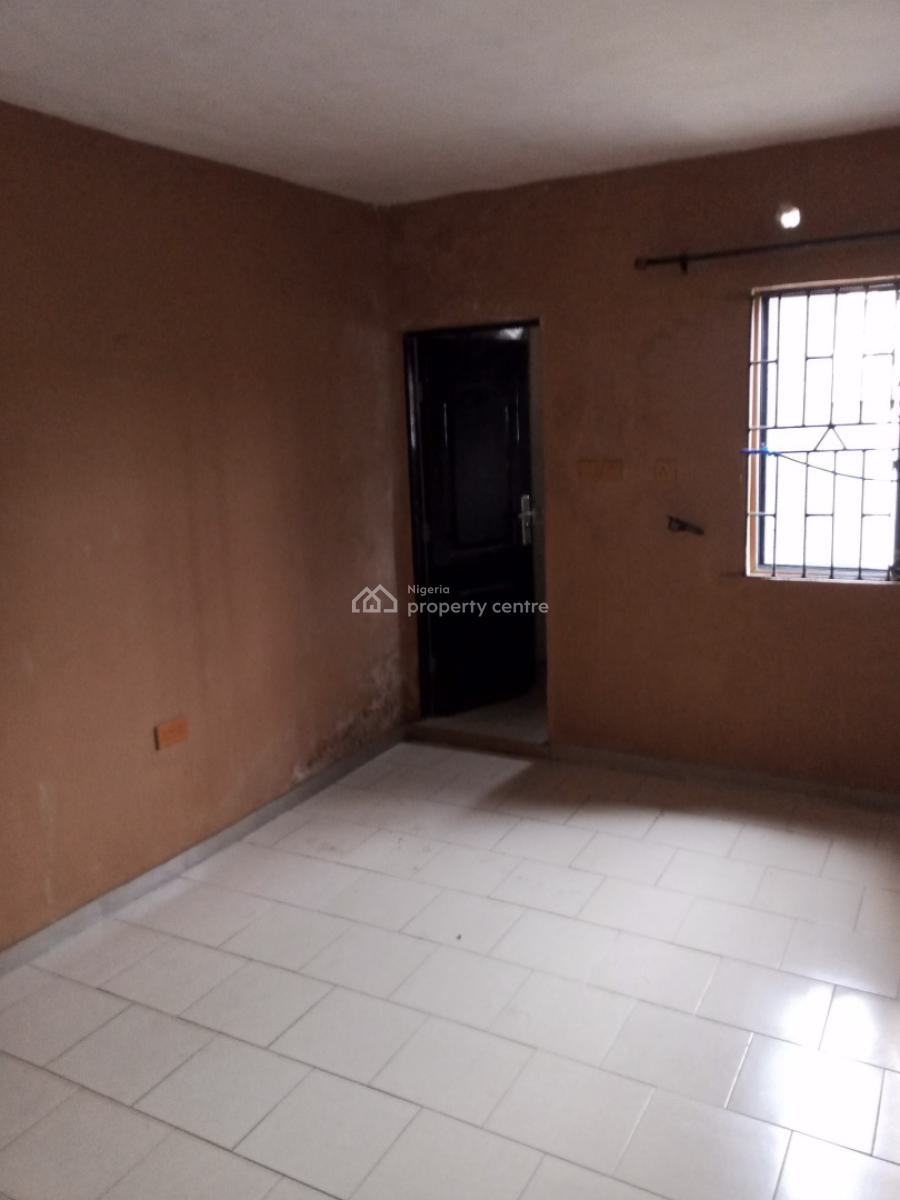 a Clean & Decent 3 Bedroom Flat Apartment, Magodo Phase 1, Gra Phase 1, Magodo, Lagos, Flat / Apartment for Rent