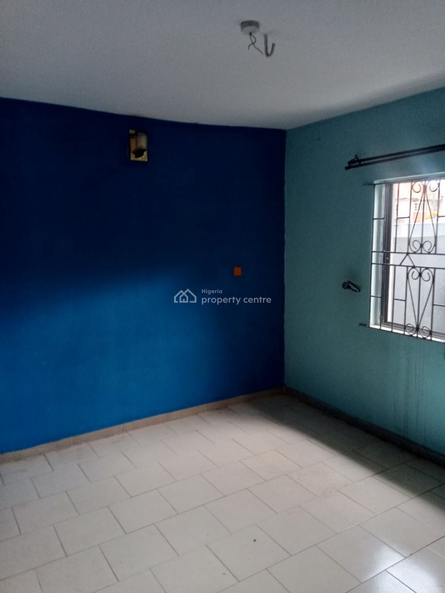 a Clean & Decent 3 Bedroom Flat Apartment, Magodo Phase 1, Gra Phase 1, Magodo, Lagos, Flat / Apartment for Rent