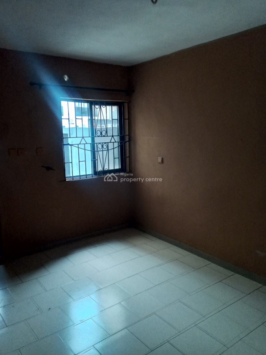 a Clean & Decent 3 Bedroom Flat Apartment, Magodo Phase 1, Gra Phase 1, Magodo, Lagos, Flat / Apartment for Rent
