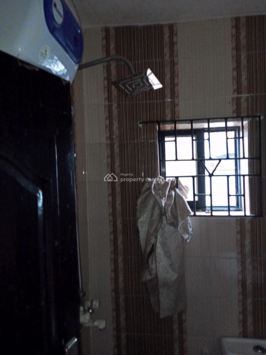 a Clean & Decent 3 Bedroom Flat Apartment, Magodo Phase 1, Gra Phase 1, Magodo, Lagos, Flat / Apartment for Rent