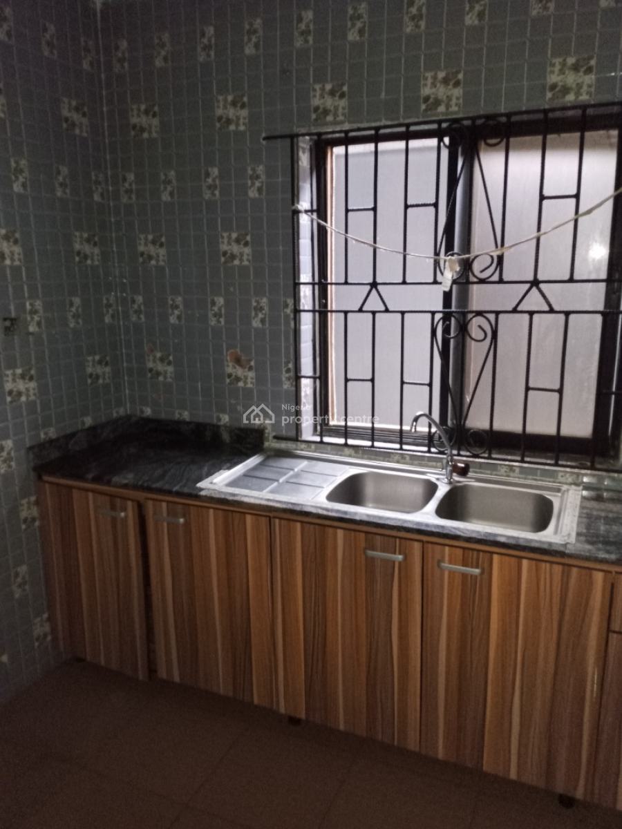a Clean & Decent 3 Bedroom Flat Apartment, Magodo Phase 1, Gra Phase 1, Magodo, Lagos, Flat / Apartment for Rent