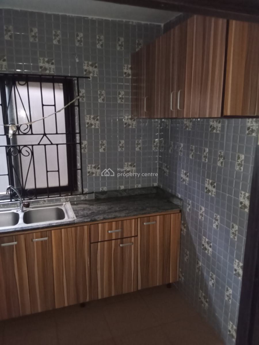 a Clean & Decent 3 Bedroom Flat Apartment, Magodo Phase 1, Gra Phase 1, Magodo, Lagos, Flat / Apartment for Rent