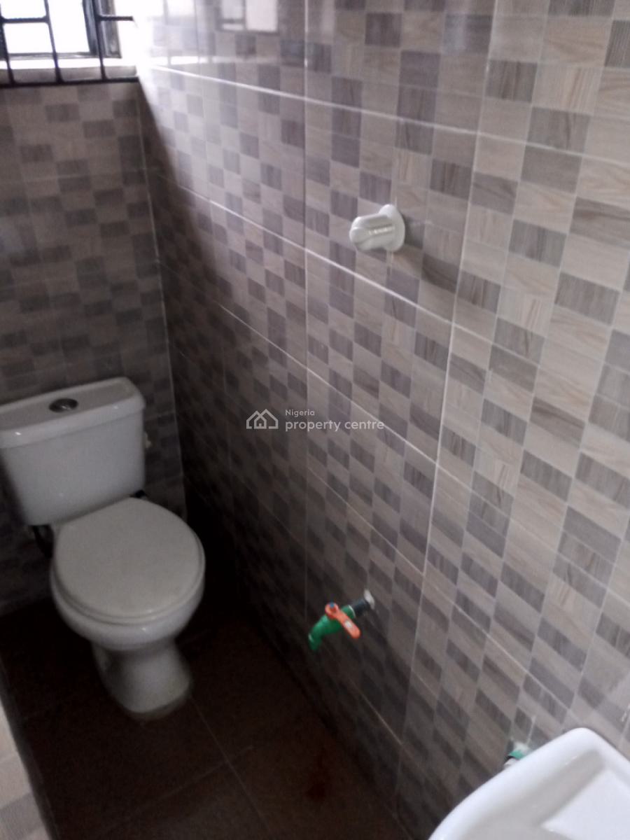 a Clean & Decent 3 Bedroom Flat Apartment, Magodo Phase 1, Gra Phase 1, Magodo, Lagos, Flat / Apartment for Rent