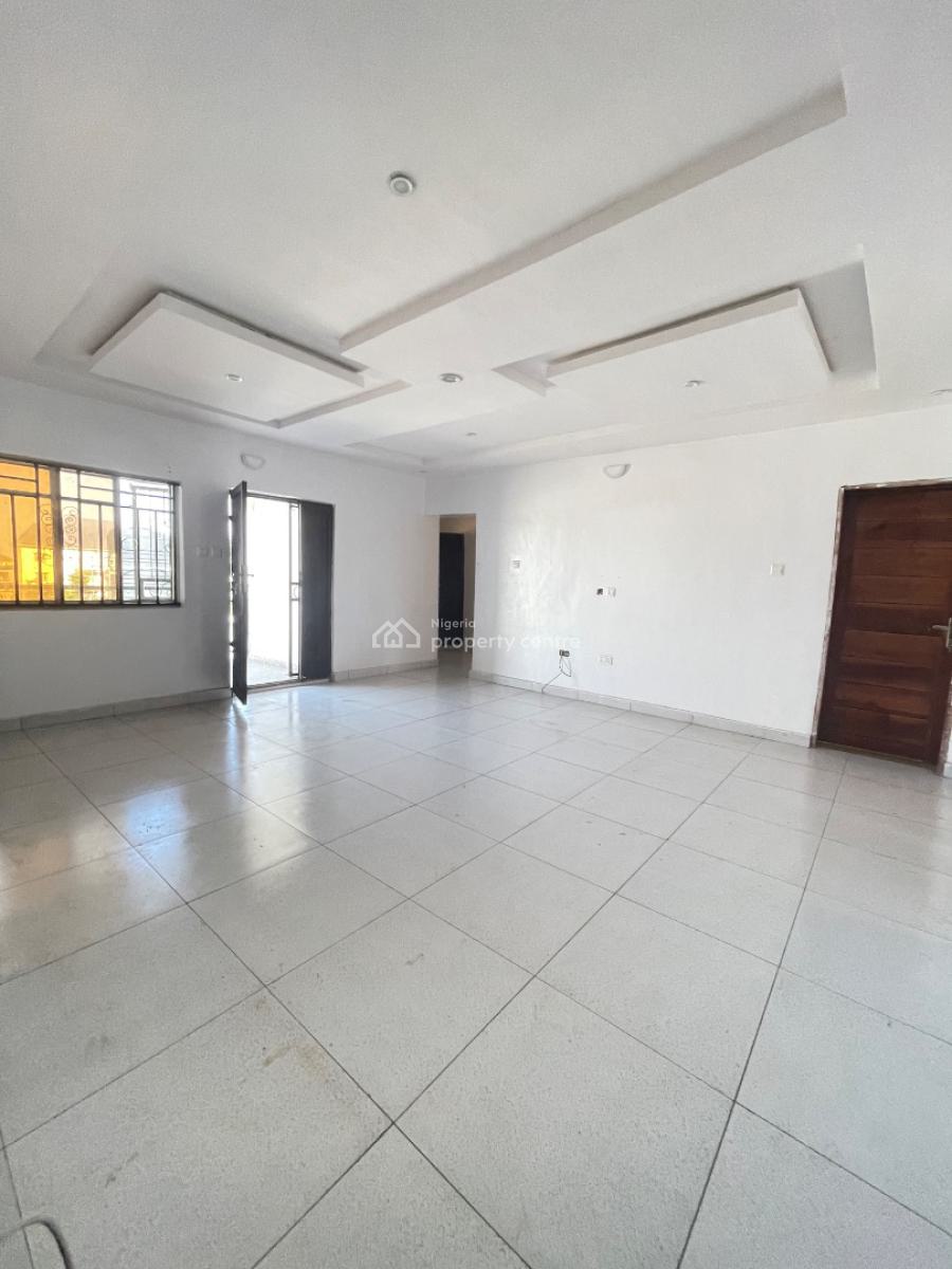 Standard 3 Bedroom Apartment in a Secured Estate,upstairs,clean, Located Inside an Estate,swimming and Gym Available,good Light, Sangotedo, Ajah, Lagos, Flat / Apartment for Rent