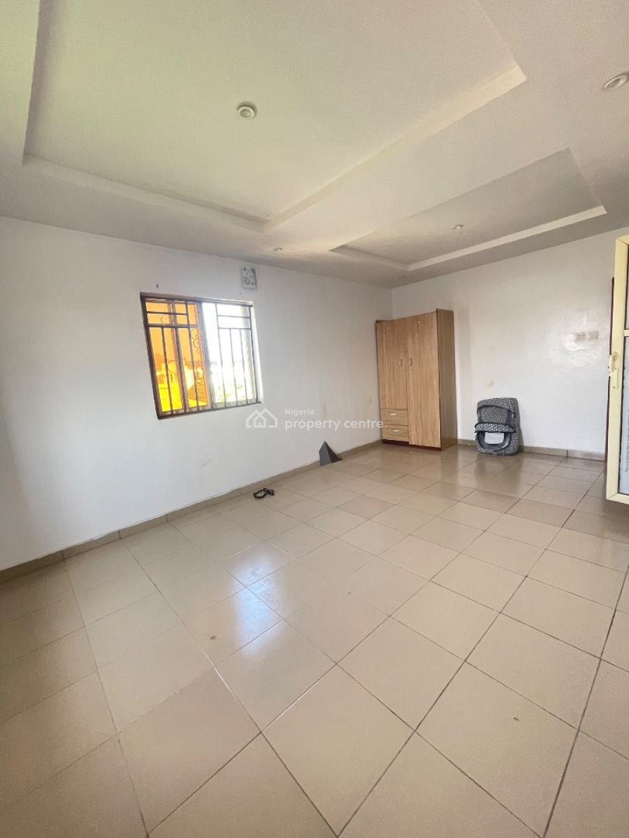 Standard 3 Bedroom Apartment in a Secured Estate,upstairs,clean, Located Inside an Estate,swimming and Gym Available,good Light, Sangotedo, Ajah, Lagos, Flat / Apartment for Rent