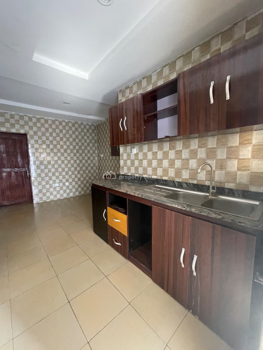 Standard 3 Bedroom Apartment in a Secured Estate,upstairs,clean, Located Inside an Estate,swimming and Gym Available,good Light, Sangotedo, Ajah, Lagos, Flat / Apartment for Rent