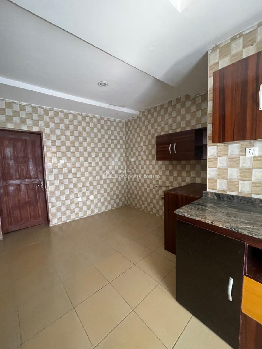 Standard 3 Bedroom Apartment in a Secured Estate,upstairs,clean, Located Inside an Estate,swimming and Gym Available,good Light, Sangotedo, Ajah, Lagos, Flat / Apartment for Rent