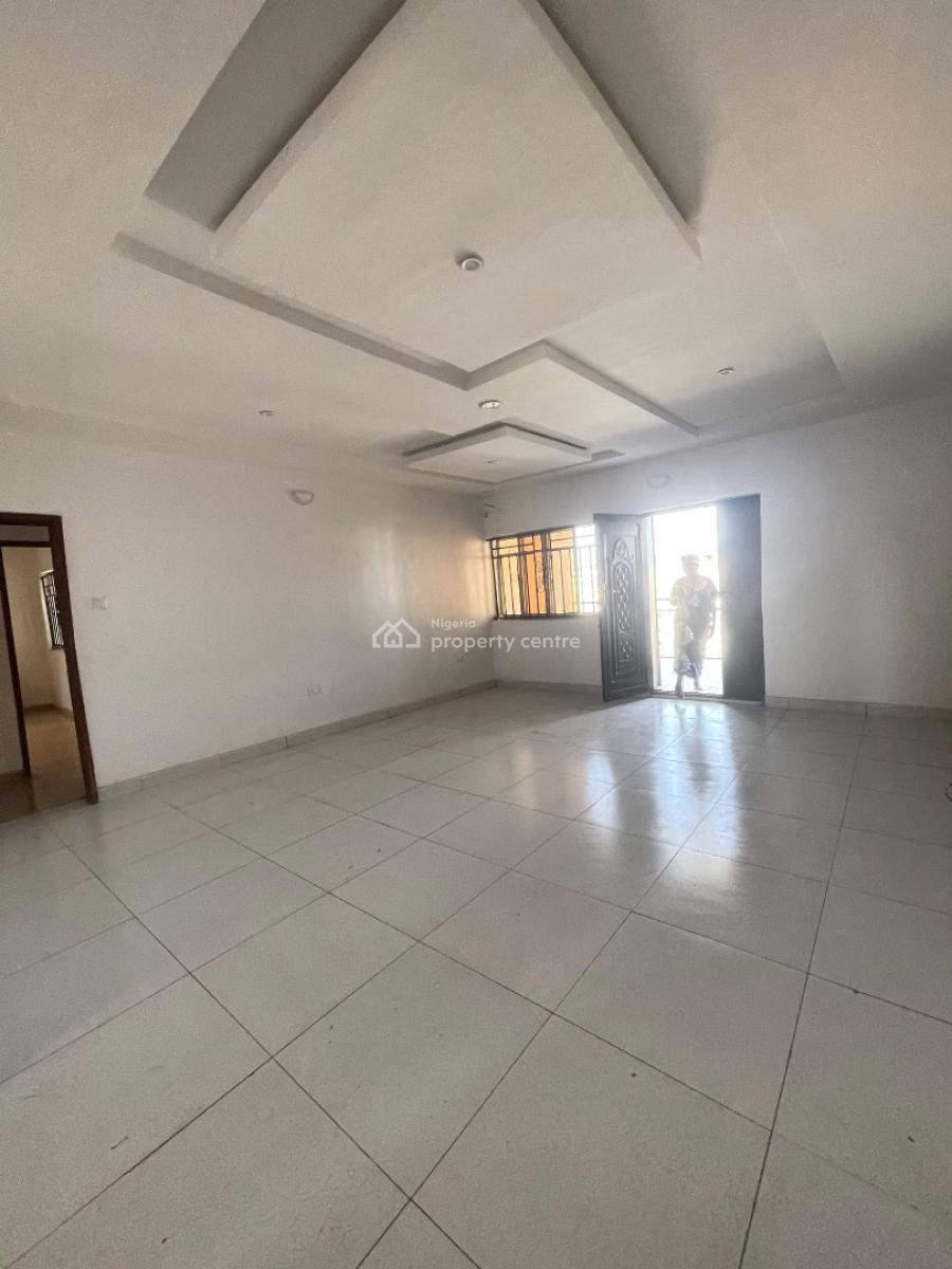 Standard 3 Bedroom Apartment in a Secured Estate,upstairs,clean, Located Inside an Estate,swimming and Gym Available,good Light, Sangotedo, Ajah, Lagos, Flat / Apartment for Rent