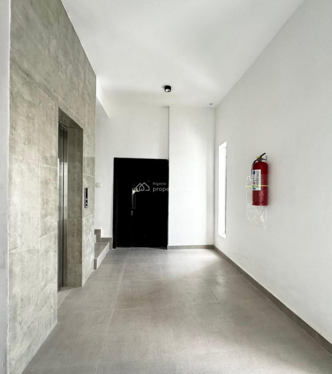 Fully Service 3bedroom Apartment with Pool, Off Admiralty Lekki Phase 1, Lekki Phase 1, Lekki, Lagos, House for Rent