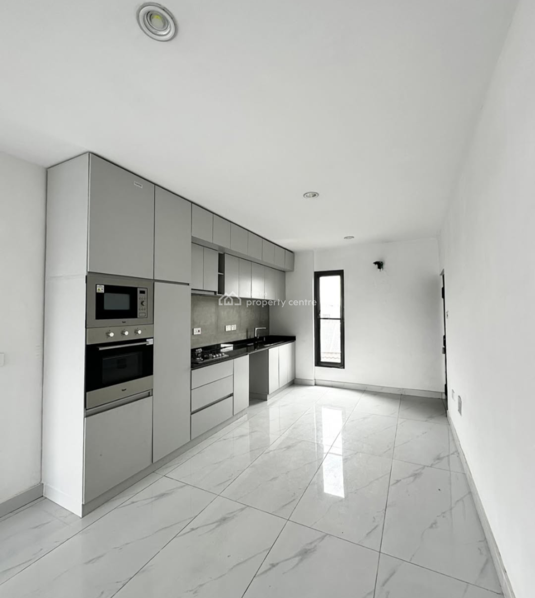 Fully Service 3bedroom Apartment with Pool, Off Admiralty Lekki Phase 1, Lekki Phase 1, Lekki, Lagos, House for Rent