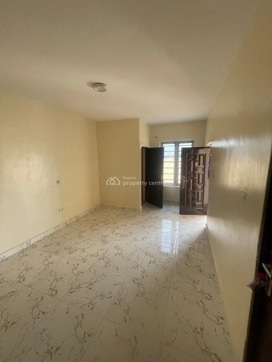 3bedroom Flat (upstairs in in a Nice Estate, Glorious Estate, Badore, Ajah, Lagos, Flat / Apartment for Rent