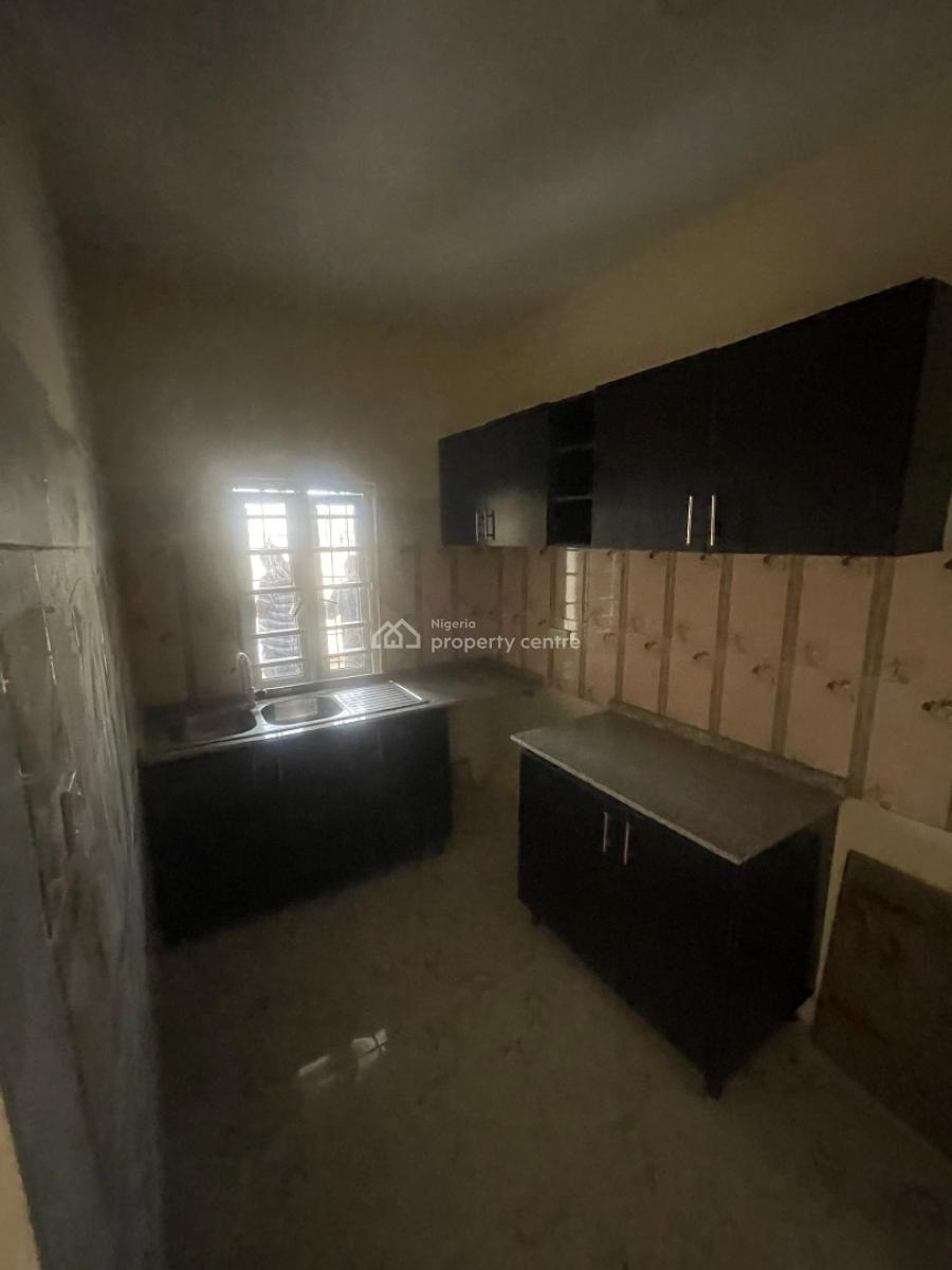 3bedroom Flat (upstairs in in a Nice Estate, Glorious Estate, Badore, Ajah, Lagos, Flat / Apartment for Rent