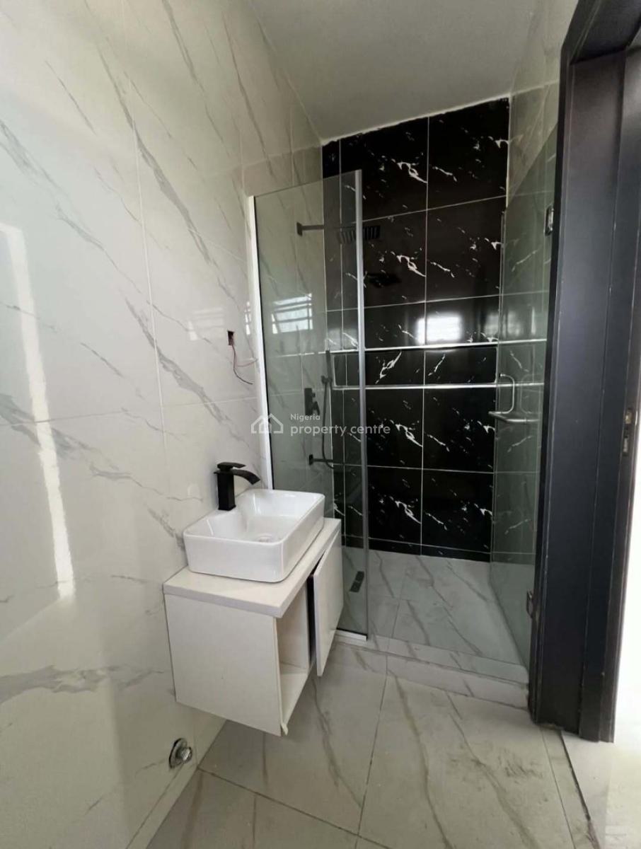 Beautiful 3 Bedroom Apartment, Lekki Phase 1, Lekki, Lagos, Flat / Apartment for Rent
