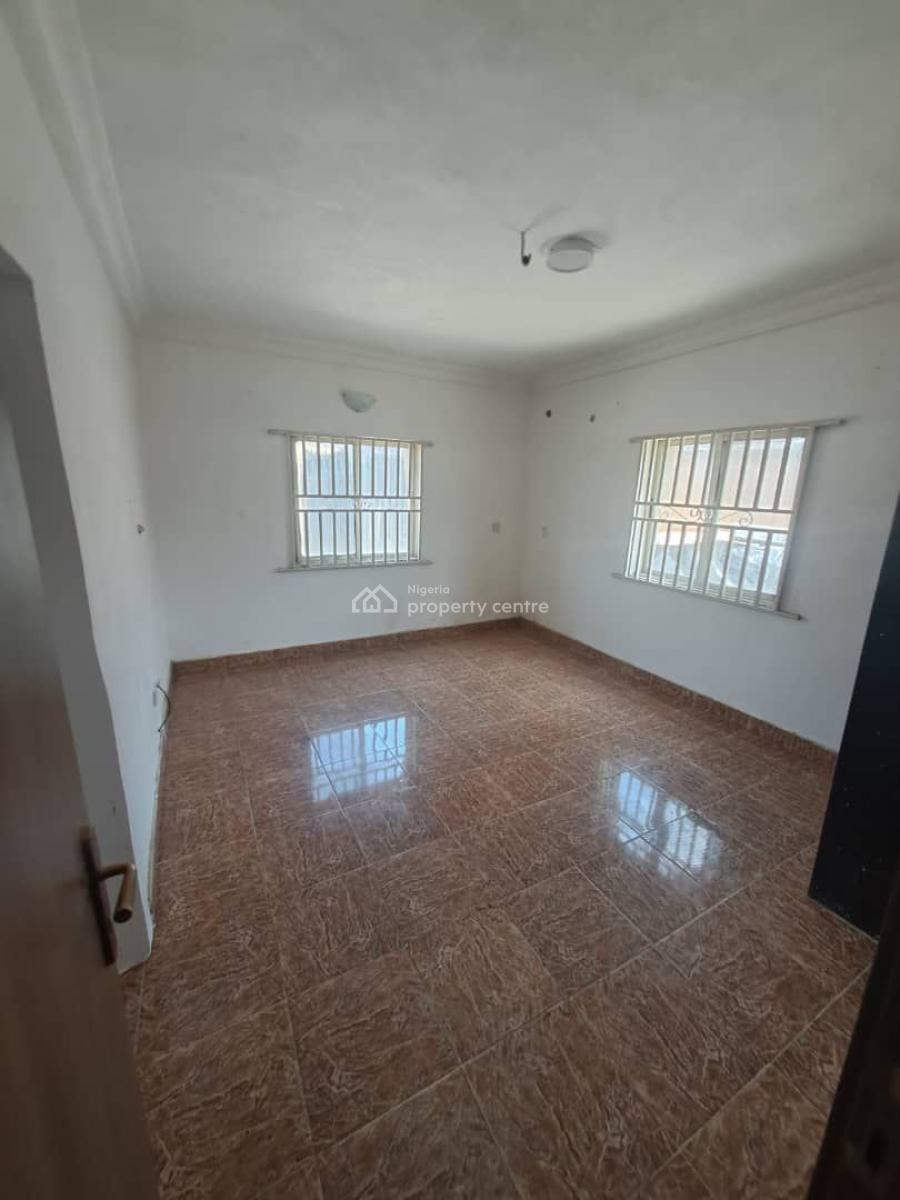 Clean & Decent Spacious 3 Bedroom Flat Apartment, Magodo Phase 1, Gra Phase 1, Magodo, Lagos, Flat / Apartment for Rent