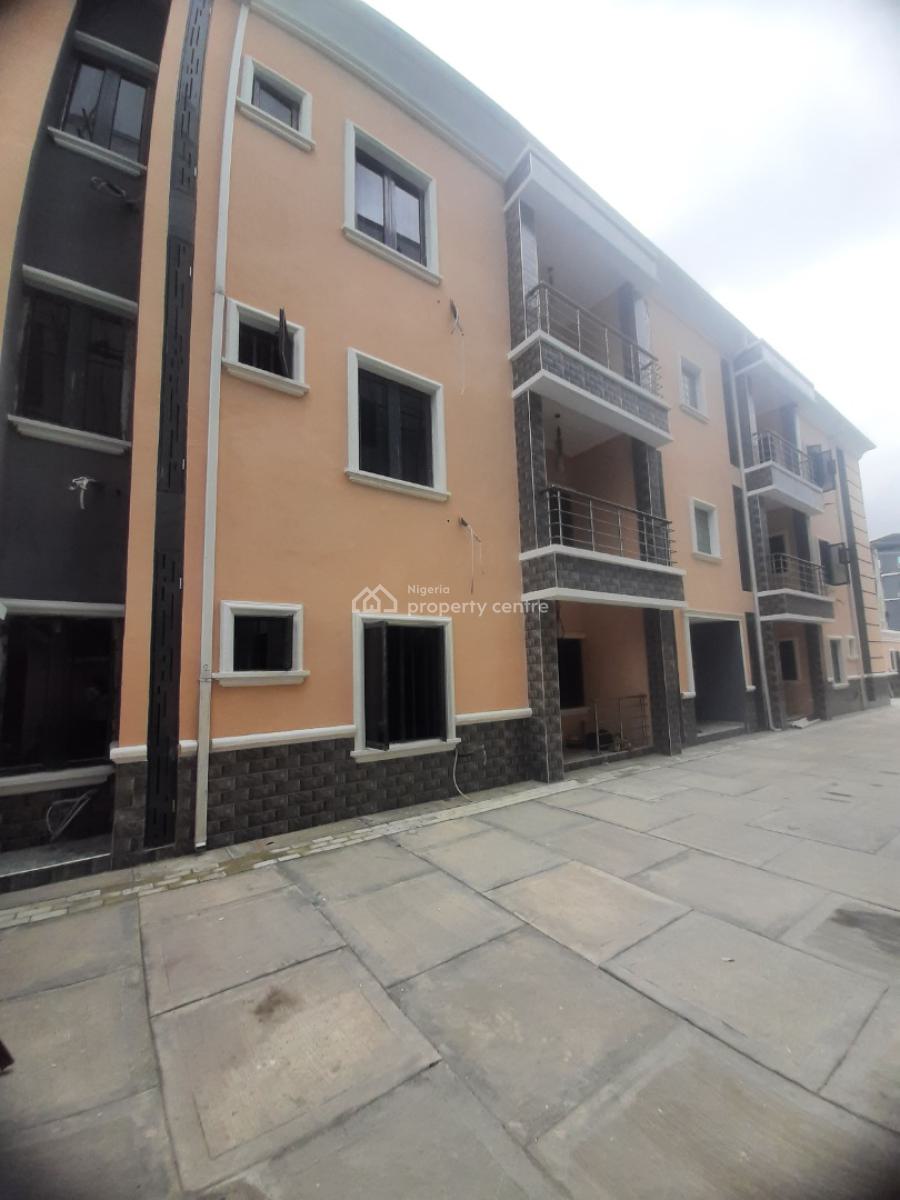 Self-serviced and New 3 Bedroom En-suite Flat with Sizeable Living Are, Lekki Phase 1, Lekki, Lagos, Flat / Apartment for Rent