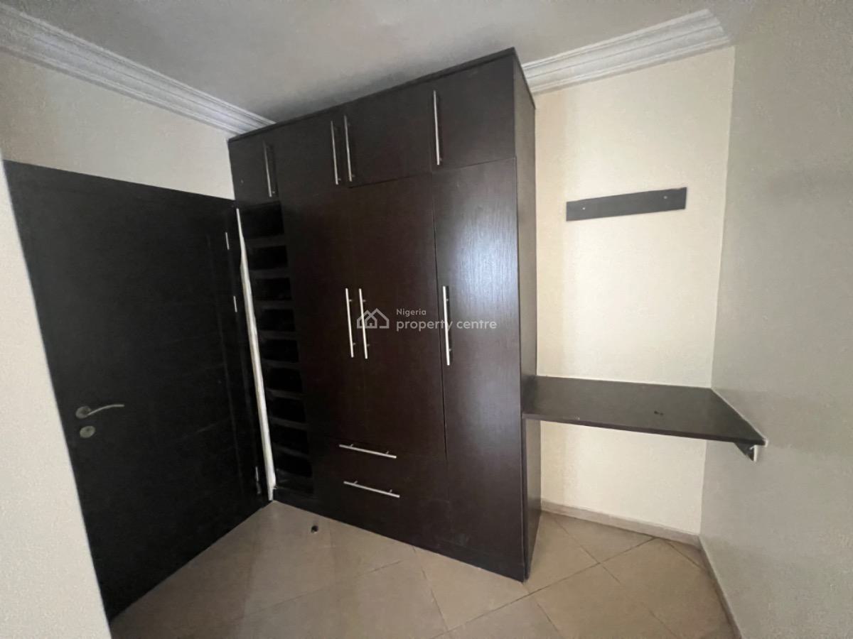 Spacious 3 Bedroom Flat with 1 Room Bq (8kva Solar Inverter), Lekki Phase 1, Lekki, Lagos, Flat / Apartment for Rent