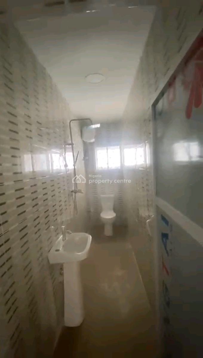 a Very Standard and Decent 2 Bedroom, Upstairs & Ground Floor, Anthony, Maryland, Lagos, Flat / Apartment for Rent