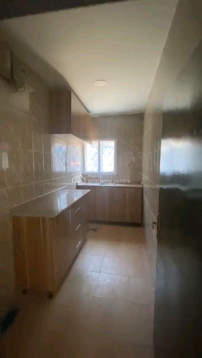 a Very Standard and Decent 2 Bedroom, Upstairs & Ground Floor, Anthony, Maryland, Lagos, Flat / Apartment for Rent