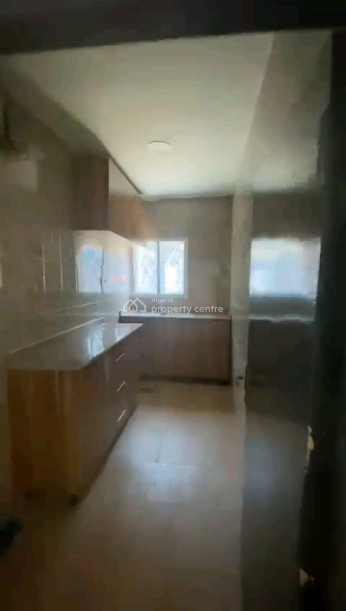 a Very Standard and Decent 2 Bedroom, Upstairs & Ground Floor, Anthony, Maryland, Lagos, Flat / Apartment for Rent