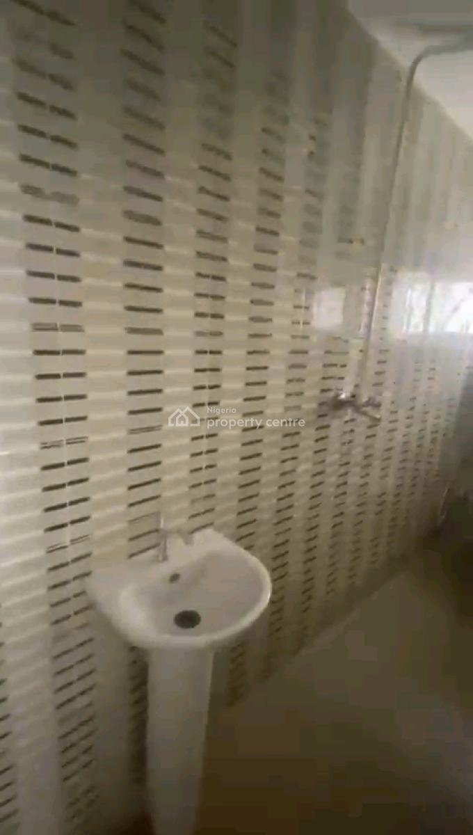 a Very Standard and Decent 2 Bedroom, Upstairs & Ground Floor, Anthony, Maryland, Lagos, Flat / Apartment for Rent