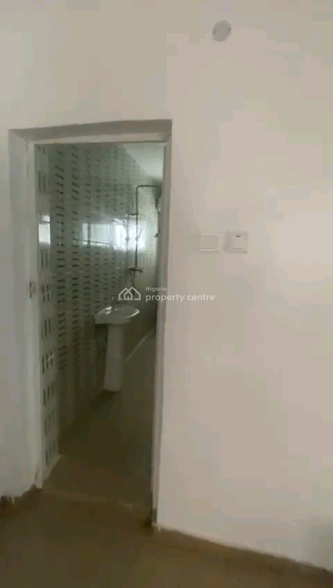 a Very Standard and Decent 2 Bedroom, Upstairs & Ground Floor, Anthony, Maryland, Lagos, Flat / Apartment for Rent