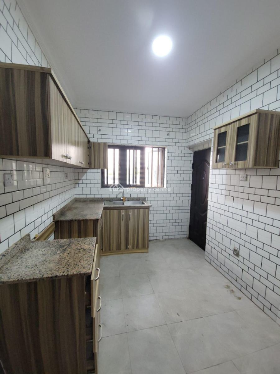 Nicely Built 3 Bedroom Flat, Kolapo Ishola Gra, Akobo, Ibadan, Oyo, Flat / Apartment for Rent
